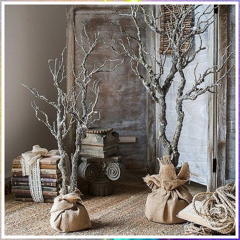 Winter Home Entrance Decor - Yes, Everybody Wants It! Isn't that what you are looking for? Visit now for more tips. Withered Tree, Diy Keramik, Christmas Composition, Tree Branch Decor, Metal Hanging Planters, Deco Nature, Branch Decor, Reggio Emilia, Church Decor