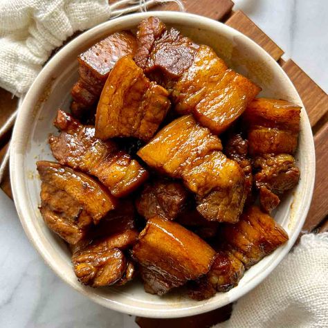 Learn to make this classic Chinese dish of red braised pork belly. Full recipe with tips and pictures. Pork Belly Stew Chinese, Shoyu Pork Belly, Stir Fry Pork Belly Recipes, Red Braised Pork Belly, Easy Pork Belly Recipes, Stir Fry Pork Belly, Hong Shao Rou, Red Braised Pork, Fried Pork Belly