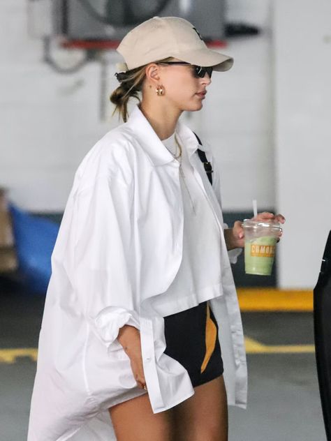 This Hailey Bieber-Approved Madewell Cap Is Chic & Affordable White Cap Outfits For Women, Cap Outfits For Women Street Style, Outfit With Baseball Hat, White Baseball Cap Outfit, White Cap Outfit, Cap Outfit Summer, Hat Outfits Summer, Cap Outfits For Women, Baseball Hat Outfit