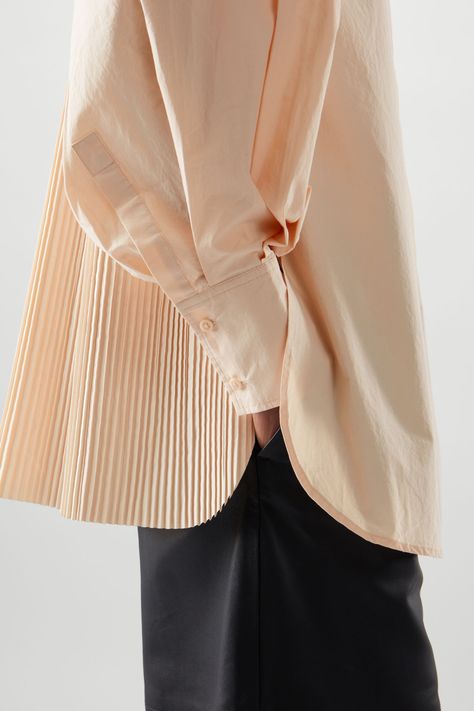 Pleats Fashion, Panel Shirt, Dusty Peach, Peach Shirt, Silk Blouses, Shirts And Blouses, Denim Shirts, Modesty Fashion, Clothing Details