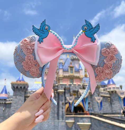 Minnie Mouse Fashion, Diy Disney Headbands, Making Mickey Ears, Disney Ears Birthday, Cinderella Minnie Ears, Epcot Disney Ears, Cinderella Disney Ears, Rapunzel Disney Ears, Mickey Ears Aesthetic