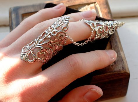 Elvish Fashion, Elvish Clothing, Elven Armour, Elven Armor, Finger Cuff, Modern Fairy, Armor Ring, Accessory Ideas, Hand Accessories