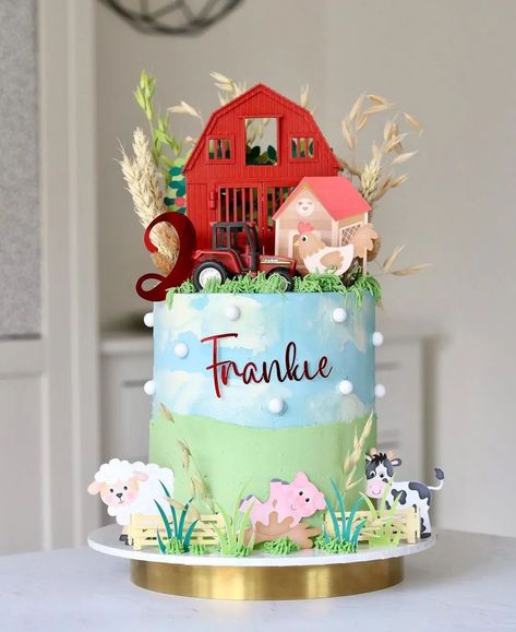 World Bakers' Cake Blog on Instagram: “Reposted from @cakes.by.estee Farm Life 🚜🐮🐓🐷🌾 #farmcake #tractorcake #animalcake #boyscake #cakesbyestee #crawleycakes #vegancake…” Farm Cake Buttercream, Animals Cake Ideas, Farm Animals Cake, Barnyard Cake, Tractor Cake, Farm Cake, Cake Artist, Happy 4th Birthday, Cake Blog