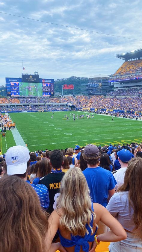 Heinz Field, Pittsburgh University, Game Day Photos, Game Day Fits, Pitt University, Pitt Football, Field Football, College Vision Board, Day Fits