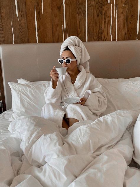 Hotel Photo Ideas, Bed Photography, 사진 촬영 포즈, Hotel Bed, Classy Aesthetic, Instagram Photo Inspiration, Branding Photoshoot, Womens Wellness, Birthday Photoshoot