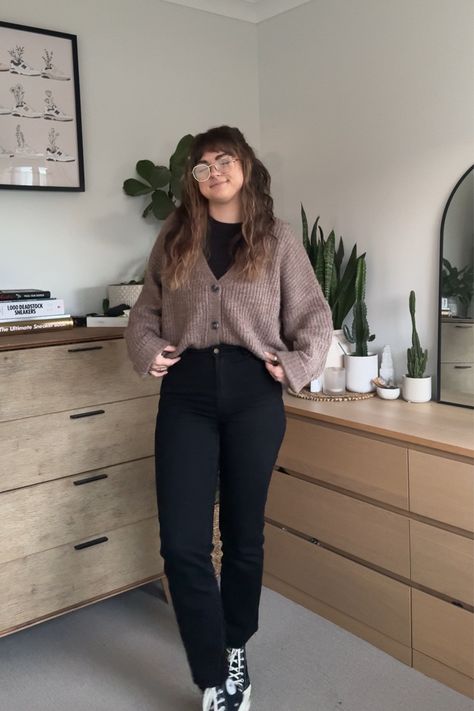 Midsize Fall Office Outfits, Winter Curvy Outfits, Manali Aesthetic, Mid Size Winter Outfits, Casual Black Outfits, Winter Outfits Curvy, Fall Outfits Curvy, Curvy Winter Outfits, Casual Outfits Winter