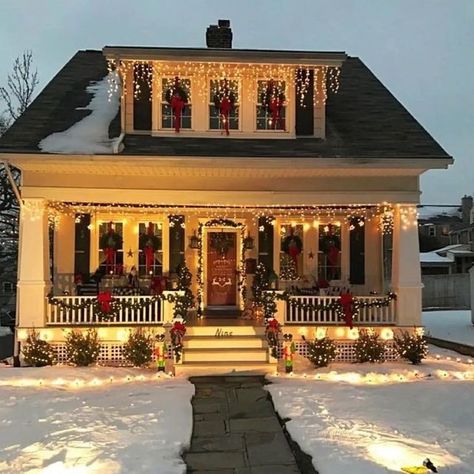 The Christmas Cottage🎄🎅 on Instagram: "🏠❄🎄😍❤🥰" Christmas House Aesthetic Outside, Christmas House Aesthetic Exterior, New England Christmas Aesthetic, Aesthetic Christmas House, Romantic Christmas Aesthetic, Christmas Aesthetic House, Christmas House Aesthetic, Happy Christmas Aesthetic, Christmas House Exterior