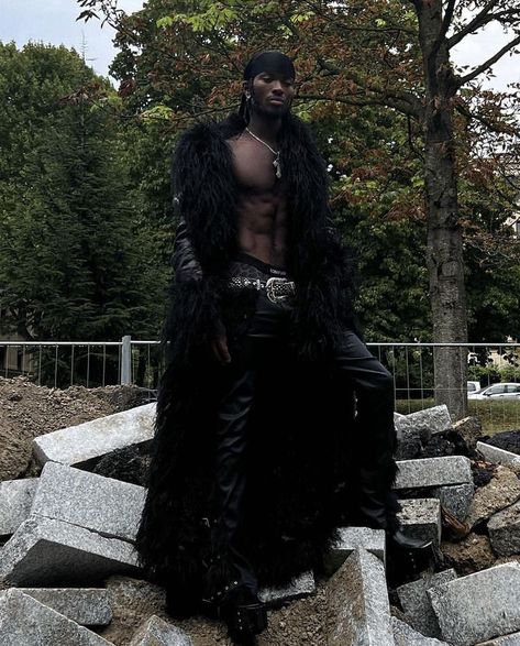 Halloween Costume Men Aesthetic, Afro Goth Aesthetic, Rockstar Aesthetic Men, Punk Rock Men, Gothic Fashion Men, Emo Look, Afro Goth, Afro Punk Fashion, Goth Guys