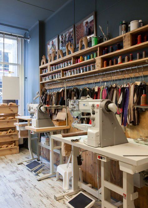 Tailor Studio, Design Studio Workspace, Sewing Room Inspiration, Design Studio Office, Home Atelier, Sewing Room Storage, Art Studio Space, Fashion Designer Studio, Sewing Room Design