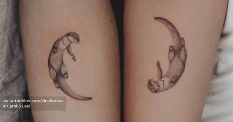 Otter Couple Tattoo, Matching Otter Tattoos, Otter Tattoo Simple, Otter Tattoos, Otter Tattoo, Micro Realism, Tattoos 2023, Tattoos Matching, Circle Tattoos