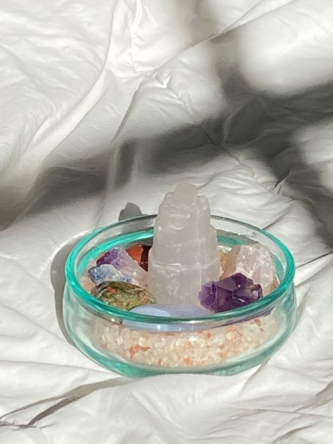 crystal cleansing bowl <3 #selenite #crystals #cleansing Bowl Of Crystals Aesthetic, Crystal Charging Bowl, Bowl For Crystals, Crystals In A Bowl, Bowl Of Crystals, Crystals Cleansing, Dish Gardens, Crystal Cleansing, Room Pieces