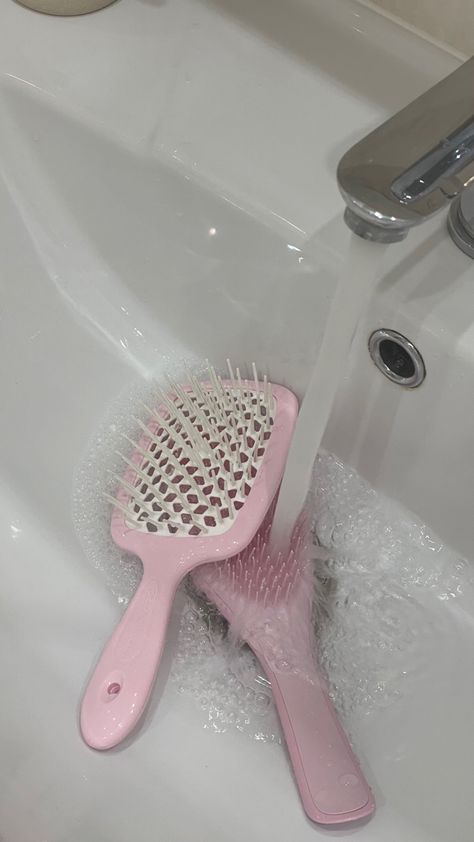 Washing Hair Aesthetic, Pink Hairdressing Aesthetic, Haircare Aesthetic Photography, Hair Care Pink Aesthetic, Pink Hair Brush Aesthetic, Hair Filler, Hair Salon Pictures, Comb Over Haircut, Shopping Pictures