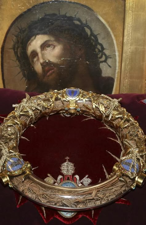 Ancient Crown, Catholic Relics, Jesus Crown, Gothic Cathedrals, Notre Dame Cathedral, Jesus Stories, Christ The King, Ancient Origins, Crown Of Thorns