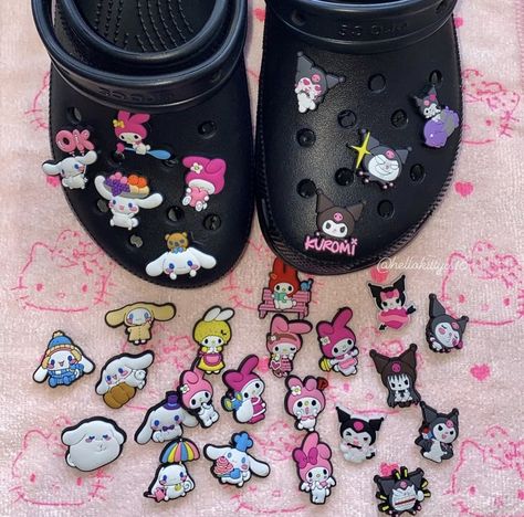 Hello Kitty Crocs, Crocs Aesthetic, Crocs With Charms, Crocs Charms, Black Crocs, My Melody Cinnamoroll, Crocs Fashion, Kuromi My Melody, Crocs Jibbitz