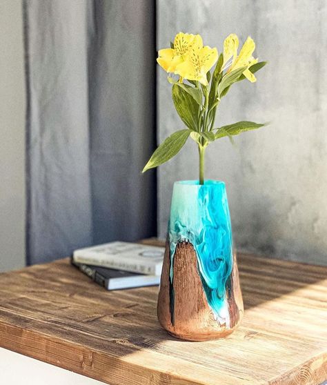 Resin In Wood, Wooden Vanity Unit, Natural Wood Crafts, Craft Project Ideas, Wood Craft Projects, Wood Vase, Epoxy Resin Art, Modern Houses Interior, Wood Crafts Diy