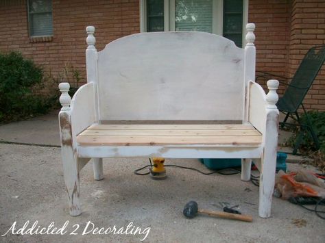 Diy Headboards, Diy Bank, Headboard Benches, Old Headboard, Making A Bench, Headboard Bench, Old Beds, Diy Headboard, Diy Bench