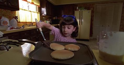 Food In Movies, Matilda 1996, Matilda Movie, Rhea Perlman, Miss Trunchbull, Mara Wilson, Making Pancakes, People Fly, Childrens Library