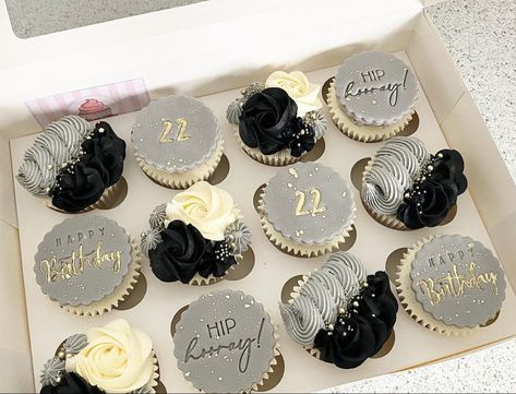 21st Cupcakes For Guys, Black And White Cupcakes Birthday, Black White And Silver Cupcakes, Masculine Cupcakes Ideas, Black And Silver Cupcakes Ideas, Silver Cupcakes Ideas, Men’s Cupcakes, 30th Birthday Cupcakes For Men, Black Cupcakes Birthday