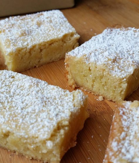 Almond Bars Recipe Simple, Almond Flavored Desserts, Almond Cookie Bars, Almond Bars Recipe, Almond Dessert Recipes, Sweet Slices, Deceptively Delicious, Almond Desserts, Almond Pastry