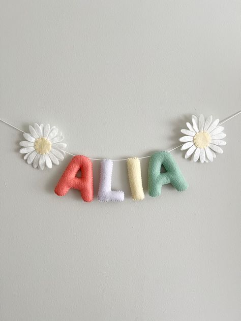 Felt daisy nursery decor name garland Felt Garland Ideas, Felt Nursery Decor, Name Garland Diy, Daisy Nursery, Felt Daisy, Name Garland, Felt Kids, Felt Name, Felt Banner