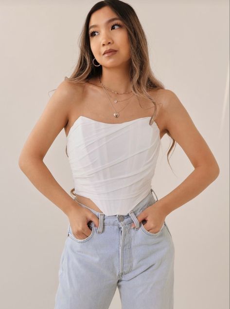 White Corset White Mesh Corset Top, White Corset Top Outfit Classy, Cream Corset Top, White Corset Top Outfit, Bustier Top Outfits Classy, Elizabethan Corset, White Corset Outfit, Wire Corset, Corset Look