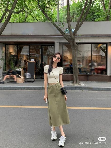 Summer Hongkong Outfit, Hongkong Ootd Summer, Korean Outfits With Skirt, Skirt Ootd Ideas, Korean Outfit Skirt, Japan Summer Outfit Street Style, Hongkong Outfit Ideas, Casual Day Outfit Summer Street Style, Japan Street Style Summer