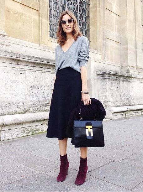 Pair a grey v-neck jumper with a black midi skirt and you'll look like a total babe. Purple suede ankle boots will instantly smarten up even the laziest of looks.  Shop this look for $73:  http://lookastic.com/women/looks/purple-ankle-boots-black-satchel-bag-black-midi-skirt-grey-v-neck-sweater/4912  — Purple Suede Ankle Boots  — Black Leather Satchel Bag  — Black Midi Skirt  — Grey V-neck Sweater Vinter Mode Outfits, Edgy Work Outfits, Winter Mode Outfits, How To Wear Ankle Boots, Summer Work Outfits, Cooler Look, Looks Street Style, Outfit Trends, Long Sweater