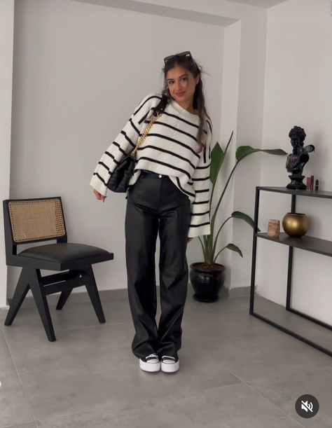 Leather Trousers Outfit, 00s Mode, Adidas Samba Outfit, Samba Outfit, Look Jean, Sweater Outfits Fall, Autumn Look, European Summer Outfits, Skandinavian Fashion