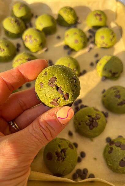 Matcha Protein Bites Matcha Vegan, Super Easy Desserts, Protein Balls Recipes, Matcha Cookies, Ball Recipes, Pancake Bites, Belly Diet, Kid Snacks, Protein Packed Snacks