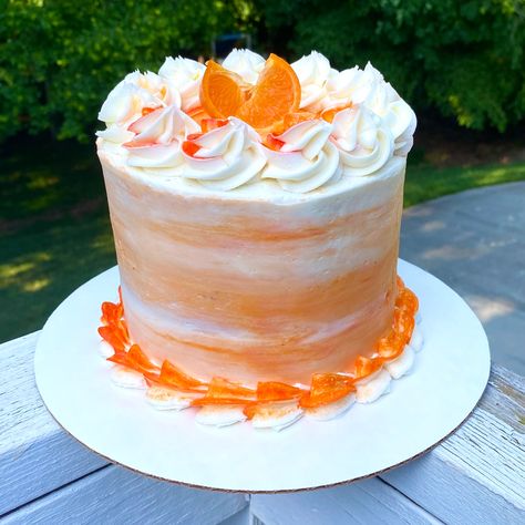 Orange cake layers with whipped orange pudding filling and cream cheese icing #cake #orangecreamsicle #orangecakerecipe #cakedesign #summer #flavor Orange Decorated Cake, Orange Cake Ideas, Cream Cheese Icing Cake, Orange Creamsicle Cake, Orange Pudding, Orange Birthday Cake, Creamsicle Cake, Orange Birthday, Icing Cake