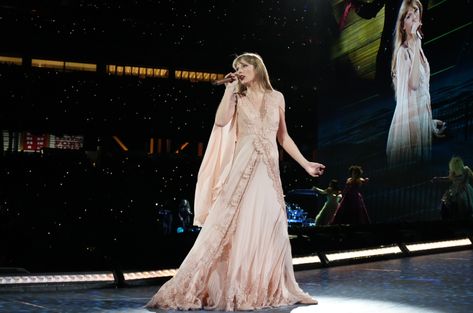 Eras Tour Folklore, Folklore Dress, Girlfriends Day, Mad Women, Taylor Swift The Eras Tour, Taylor Swift 13, Taylor Swift Pictures, Santa Clara, Different Outfits