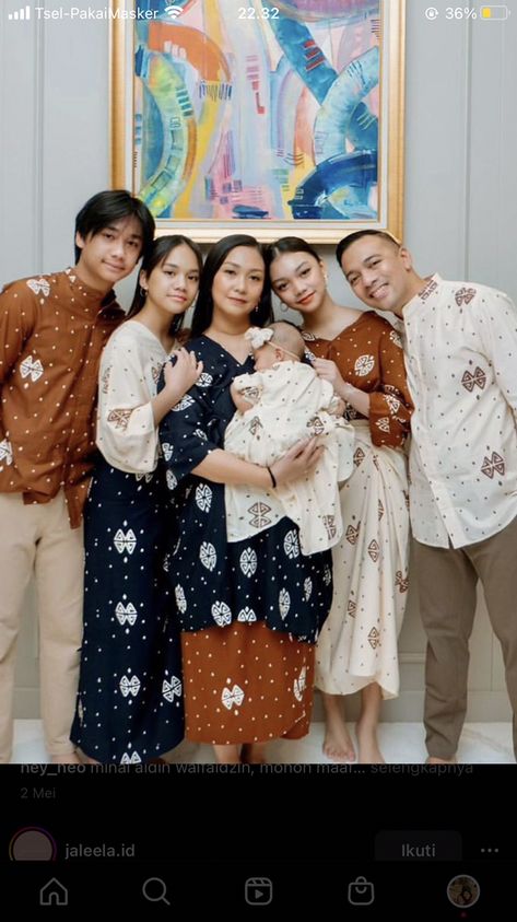 Ootd Kebaya, Lebaran Outfit, Kondangan Outfit, Batik Couple, Eid Outfits, Muslim Fashion Outfits, Outfit Hijab, Hijab Outfit, Family Outfits