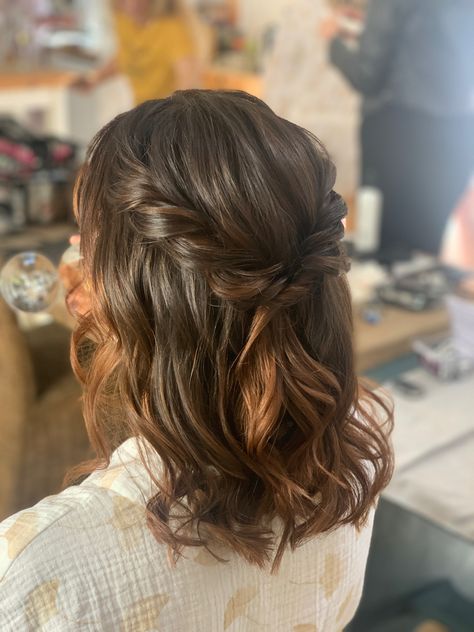 Medium Hair For Bridesmaid, Short Wavy Half Up Half Down, Bridesmaid Medium Length Hair, Bridesmaid Hair Short Shoulder Length, Hairstyles For Medium Length Hair For Wedding, Bob Bridesmaid Hairstyles, Hairstyles For Short Hair For Wedding, Wedding Hair For Fine Hair, Half Up Medium Length Hair