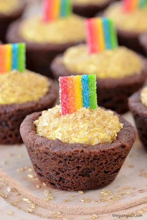 Pot Of Gold Cookie Cup Recipe Rolo Chocolate, Gold Cookies, Cookie Cups Recipe, Cookie Cups, Chocolate Caramels, Pot Of Gold, Cookie Bars, Cookie Dough, Holiday Recipes