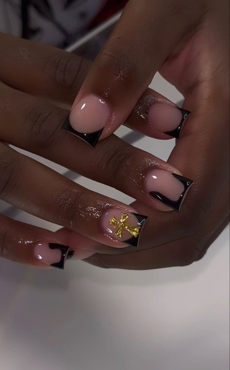 Short Black Set Nails, Short Black Nails Acrylic Square, Black Short French Tip Acrylic Nails, Short French Tip Overlay Nails, Short Acrylic Nails Cross, Short Nails With Black Tips, Black And White Nails Acrylic Short, Cute Short Easy Nails, Black Short Nails Ideas Aesthetic