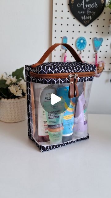 Porta Shampoo, Diy Bags Purses, Imagine Dragons, May 7, Diy Bag, Sewing Inspiration, Karaoke, Sewing Hacks, Bag Making