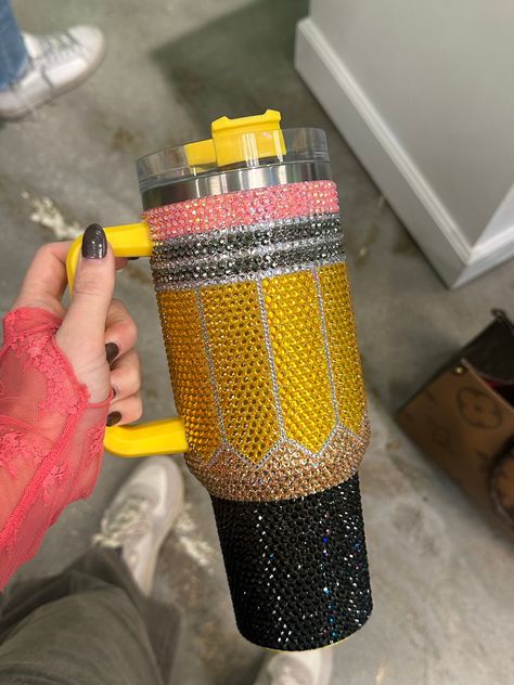 Queen Of Sparkles Pencil Rhinestone Tumbler Product Details Teacher Gift Idea Yellow rhinestone pencil tumbler Bling Ideas Rhinestones, Bedazzled Things, Jewel Crafts, Glitter Things, Pencil Tumbler, Bling Cups, Rhinestone Tumblers, Diy Rhinestone Crafts, Lipgloss Business