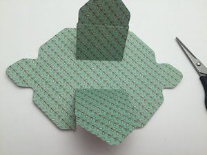 Stampin Up Envelope Punch Board Projects, Envelope Punch Board Boxes, Envelope Punch Board Ideas, Envelope Punch Board Projects Tutorials, Hershey Kisses Crafts, Envelope Punch Board Projects, 3d Paper Projects, Cardstock Crafts, Tote Tutorial