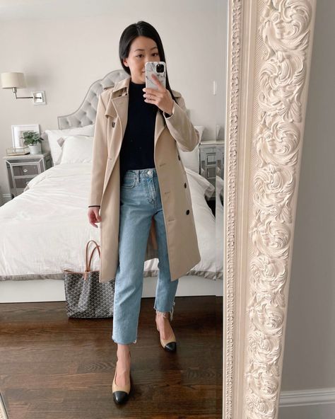 timeless style for petite women // light wash jeans + petite trench coat + navy crewneck sweater Petite Spring Fashion, Extra Petite Blog, Business Formal Outfit, Minimalist Chic Fashion, Petite Trench Coat, Outfit For Petite Women, Maternity Work Wear, Sweater Skirt Set, Stylish Petite