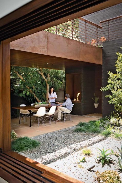 16 Insanely Beautiful Courtyard Garden Ideas With A Wow Factor Outdoor Rooms, Modern Bungalow, Have Inspiration, Patio Interior, Courtyard House, Design Exterior, Natural Home Decor, Cool Ideas, Decor Rustic