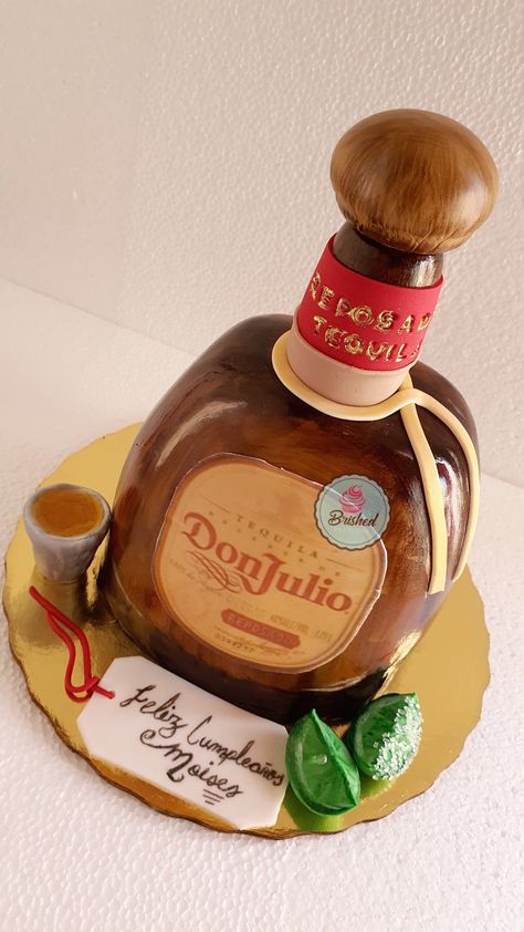 Pastel tallado en forma de botella de tequila Tequila, Birthday Ideas, Mariachi Cake, Tequila Cake, 50 Party, Birthday Cake For Him, 24th Birthday, 50th Party, Cake Ideas