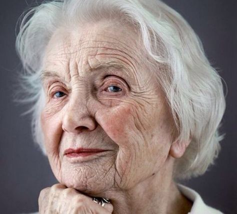 Age:70 old age female wrinkles , crows feet Old Age Makeup, 얼굴 드로잉, 얼굴 그리기, Old Faces, Ageless Beauty, Aging Beautifully, Old Age, Old People, Aging Gracefully