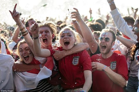 Meanwhile in London: England football fans celebrate England's first goal during a Hyde Pa... World Cup Semi Final, Jack Taylor, Teaching Boys, Messi Soccer, England Fans, Team Success, Gareth Southgate, England Football, World Cup 2018