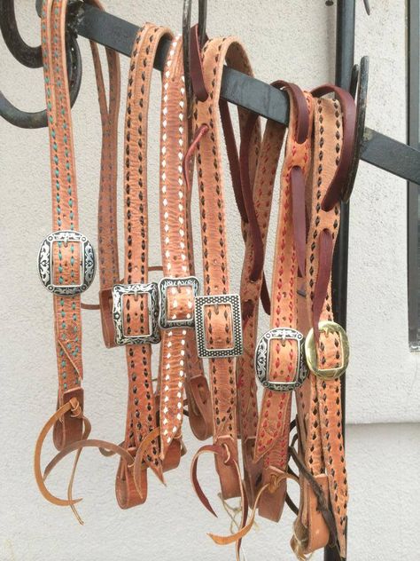 Leather Horse Tack, Headstalls For Horses, Western Headstall, Diy Leather Working, Custom Leather Work, Western Bridles, Cowboy Gear, Horse Accessories, Horse Jewelry