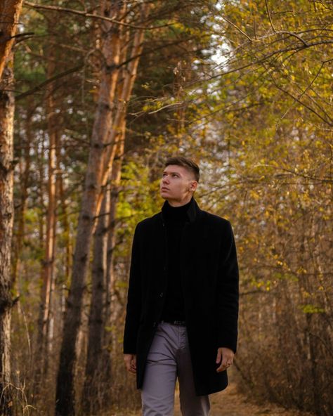 Autumn Men Photoshoot, Forest Photoshoot Men, Male Portrait Poses Outdoor, Autumn Poses, Man In Forest, Forest Trip, Forest Portrait, Man Photoshoot, Autumn Photography Portrait