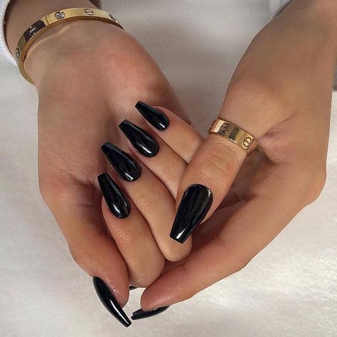 Make Up Nynx | Nails 🤗💞 on Instagram: “Slay or Nay?? 😍 | doubletap❤️ Please Comment 👇 . . . 💖Follow @makeupnynx 💞 💖Follow @makeupnynx 💞 . Turn on post notification for my latest…” Short Coffin Nails Designs, Milky Nails, Black Acrylic Nails, Manicure Gel, Short Coffin Nails, Fall Acrylic Nails, Black Nail, Nail Designs Glitter, Manicure Y Pedicure