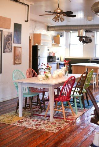 different colored chairs... Mismatched Living Room Furniture, Dining Furniture Makeover, Rustic Dining Furniture, Painted Chairs, Colorful Chairs, Design Del Prodotto, Outdoor Dining Furniture, Ikea Hacks, Open Kitchen