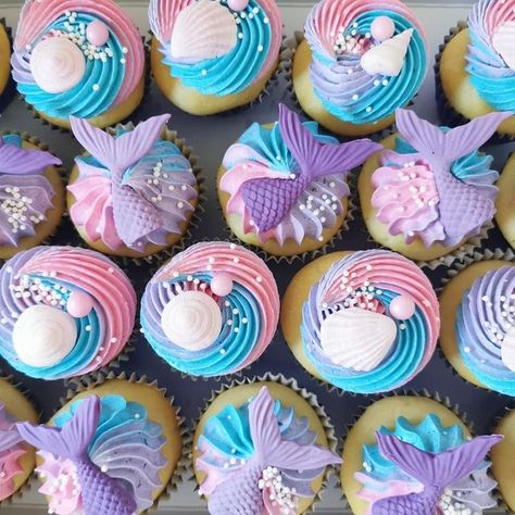 Under The Sea Birthday Cupcakes, Mermaid Cupcakes Ideas, Mermaid Theme Cupcakes, Mermaid Birthday Cupcakes, Ocean Themed Cupcakes, Ariel Cupcakes, Mermaid Cupcake Cake, Under The Sea Cupcakes, Ocean Cupcakes