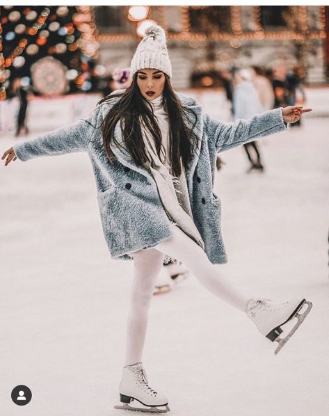 Skating Photoshoot, Ice Skating Photography, Skating Pictures, Snow Photoshoot, Skating Aesthetic, Self Photography, Snow Photography, Love Store, Ice Rink