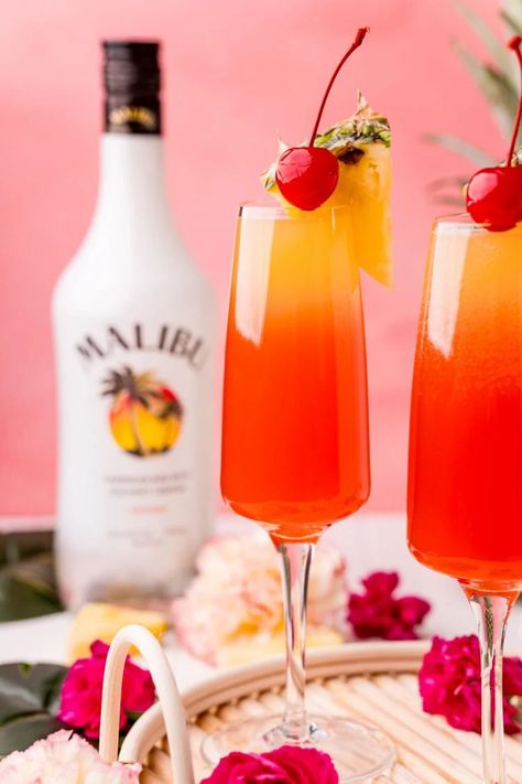 Hawaiian Mimosa, Homemade Grenadine Recipe, Hawaiian Mimosas, Christmas Menus, Hawaiian Drinks, Eclipse Party, Fest Mad, Cocktail Drinks Alcoholic, Mimosa Recipe